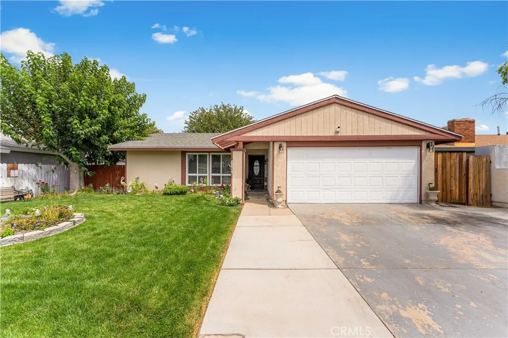 44202 E 4th Street, Lancaster, California 93535 home-pic-1